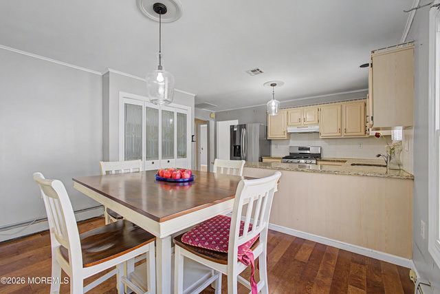 17 Freeport Court, Toms River, NJ 08757
