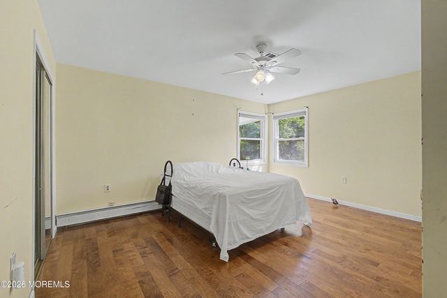 17 Freeport Court, Toms River, NJ 08757