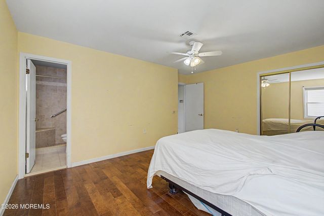 17 Freeport Court, Toms River, NJ 08757