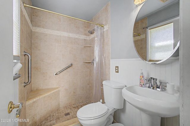 17 Freeport Court, Toms River, NJ 08757