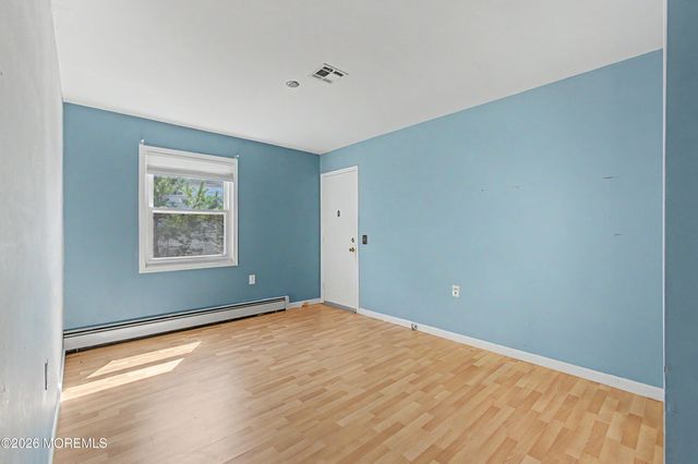 17 Freeport Court, Toms River, NJ 08757