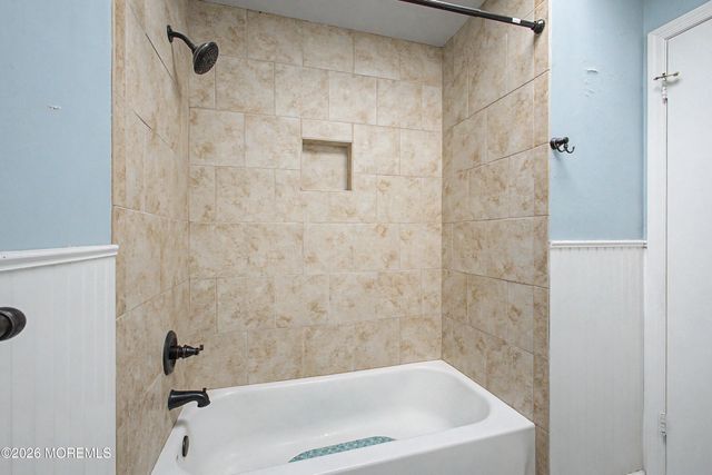 17 Freeport Court, Toms River, NJ 08757