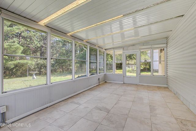 17 Freeport Court, Toms River, NJ 08757
