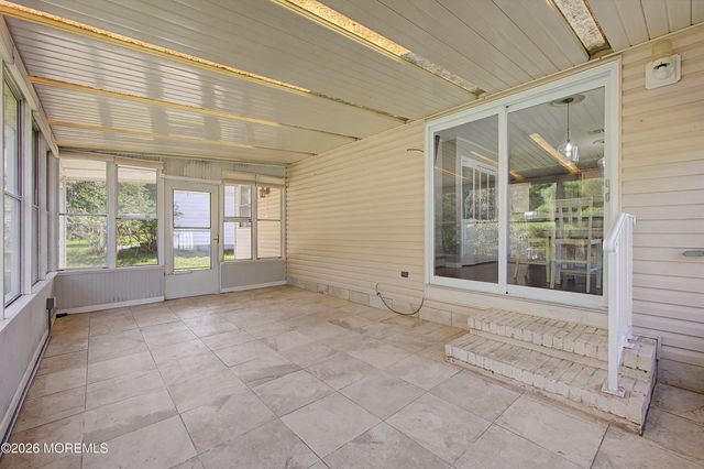 17 Freeport Court, Toms River, NJ 08757