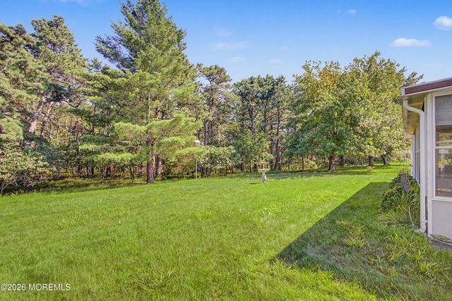 17 Freeport Court, Toms River, NJ 08757