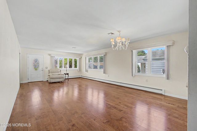 17 Freeport Court, Toms River, NJ 08757