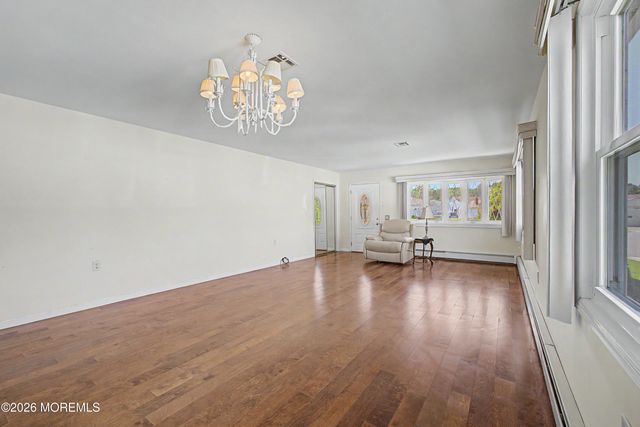 17 Freeport Court, Toms River, NJ 08757