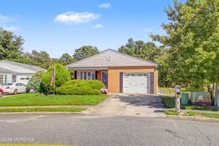 17 Freeport Court, Toms River, NJ 08757