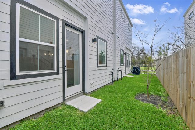 9902 Clark Road I, Houston, TX 77076