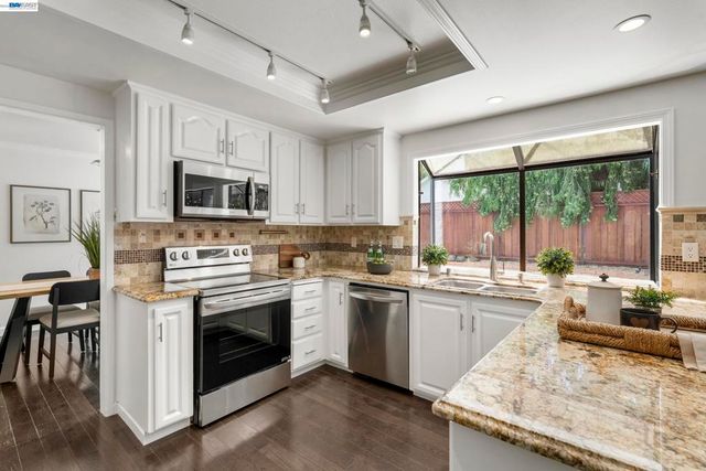 1144 Harvest Rd, Pleasanton, CA 94566