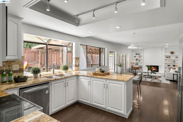 1144 Harvest Rd, Pleasanton, CA 94566