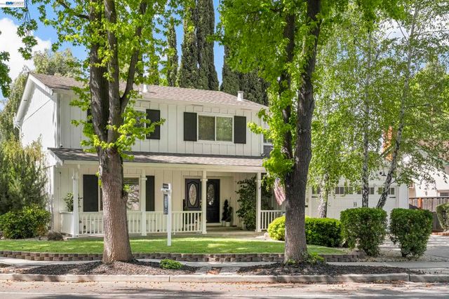 1144 Harvest Rd, Pleasanton, CA 94566