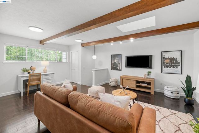 1144 Harvest Rd, Pleasanton, CA 94566