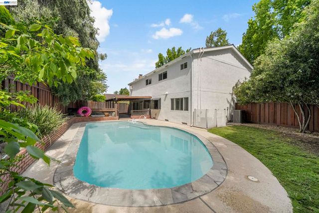 1144 Harvest Rd, Pleasanton, CA 94566