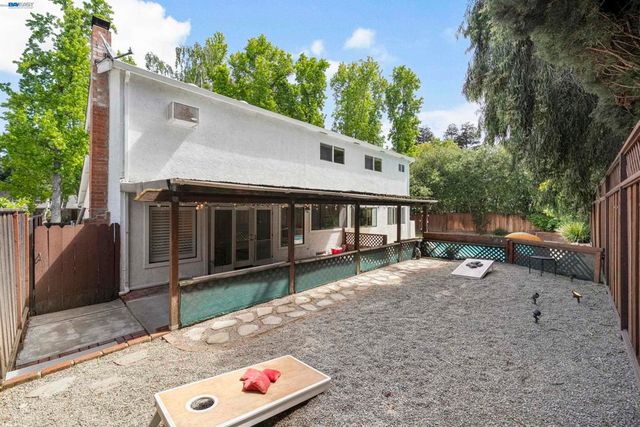 1144 Harvest Rd, Pleasanton, CA 94566