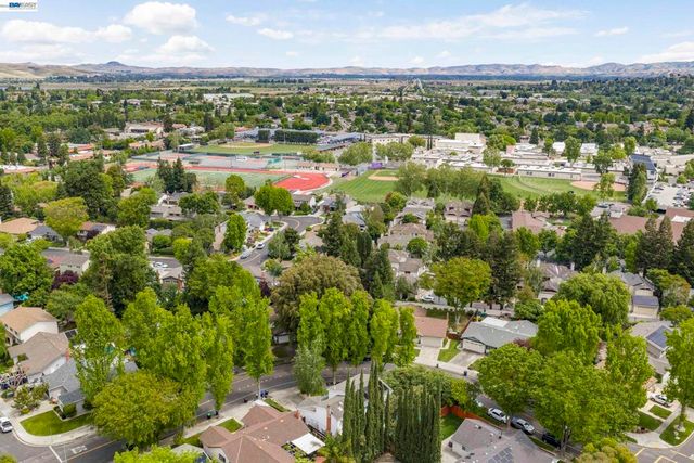 1144 Harvest Rd, Pleasanton, CA 94566