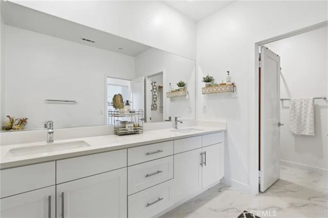 1905 Pienza, Corona, CA 92882