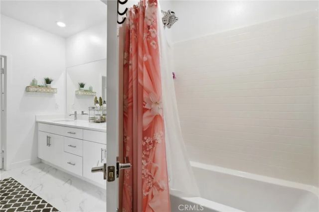 1905 Pienza, Corona, CA 92882