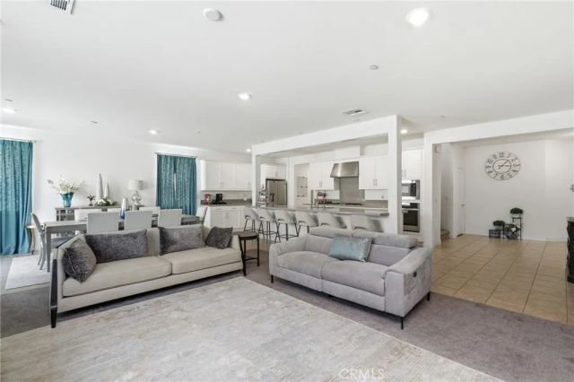 1905 Pienza, Corona, CA 92882