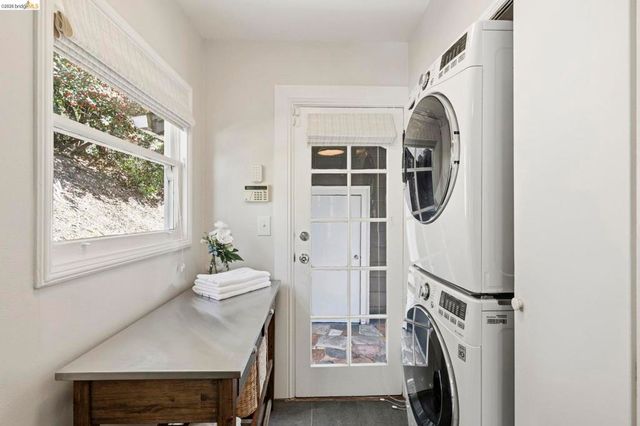 5701 Snake Rd, Oakland, CA 94611