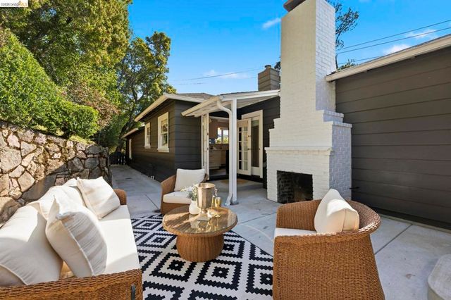 5701 Snake Rd, Oakland, CA 94611