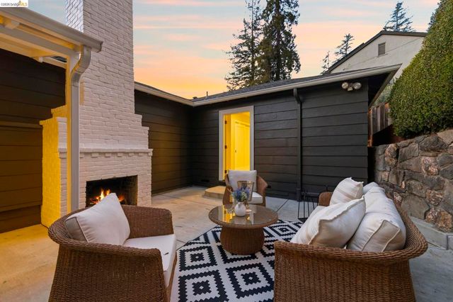 5701 Snake Rd, Oakland, CA 94611