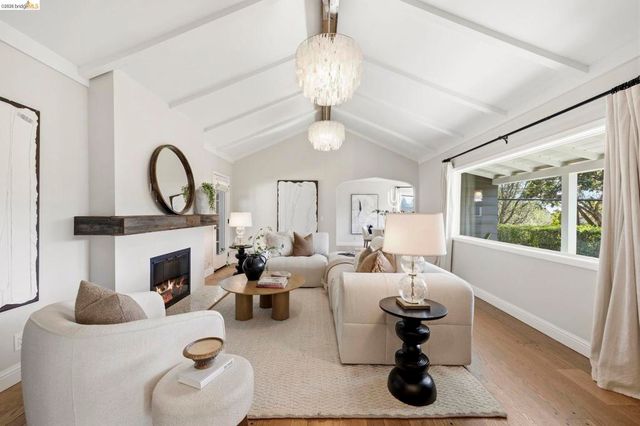 5701 Snake Rd, Oakland, CA 94611