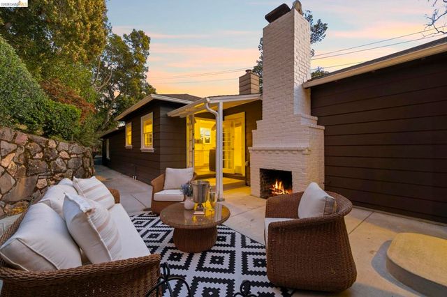 5701 Snake Rd, Oakland, CA 94611