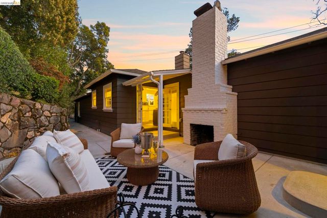 5701 Snake Rd, Oakland, CA 94611