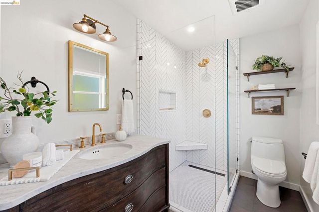 5701 Snake Rd, Oakland, CA 94611