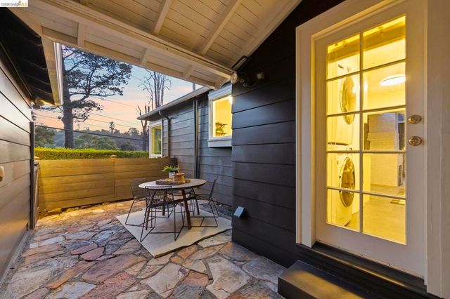 5701 Snake Rd, Oakland, CA 94611