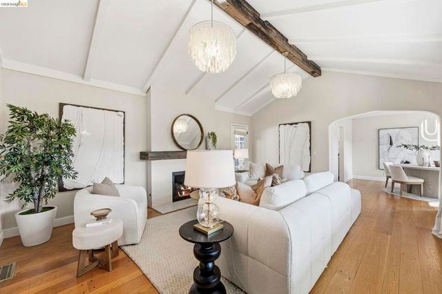 5701 Snake Rd, Oakland, CA 94611