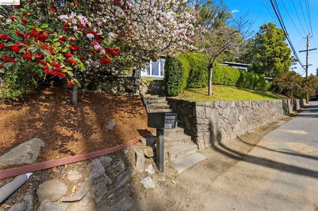 5701 Snake Rd, Oakland, CA 94611