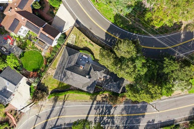 5701 Snake Rd, Oakland, CA 94611