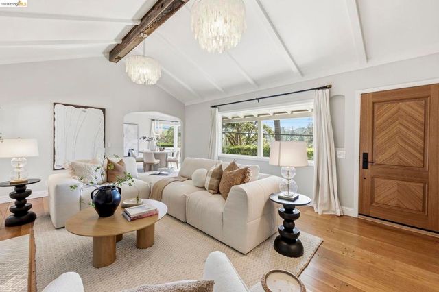 5701 Snake Rd, Oakland, CA 94611