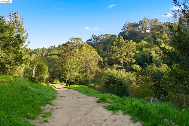 5701 Snake Rd, Oakland, CA 94611