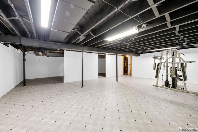 28314 James Drive, Warren, MI 48092