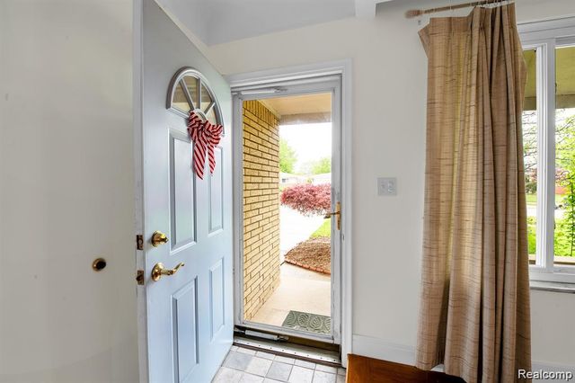 28314 James Drive, Warren, MI 48092