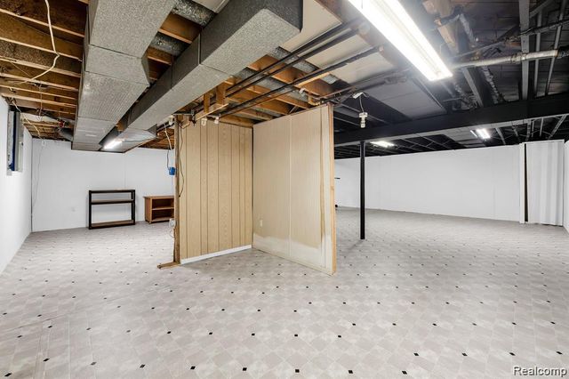 28314 James Drive, Warren, MI 48092