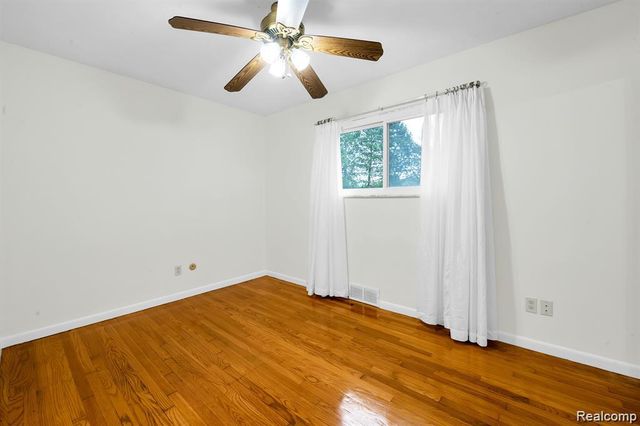 28314 James Drive, Warren, MI 48092