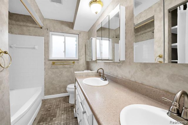 28314 James Drive, Warren, MI 48092