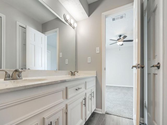 105 Old Bridge Lake, Houston, TX 77069