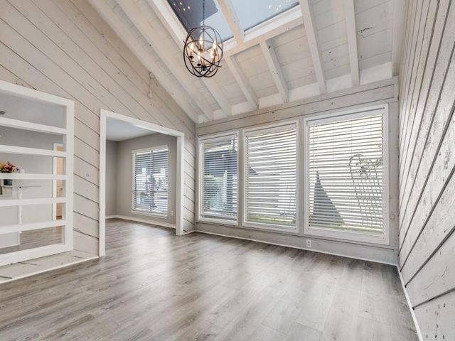 105 Old Bridge Lake, Houston, TX 77069