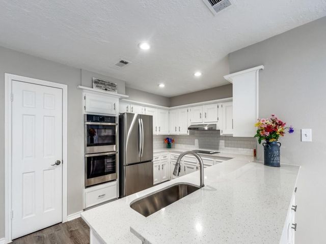 105 Old Bridge Lake, Houston, TX 77069