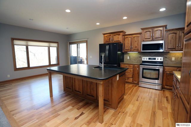 8536 S 102nd Street, La Vista, NE 68128