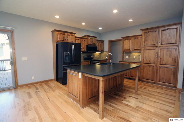 8536 S 102nd Street, La Vista, NE 68128