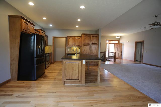 8536 S 102nd Street, La Vista, NE 68128