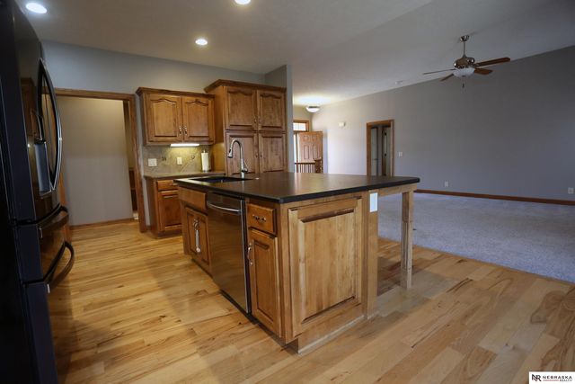 8536 S 102nd Street, La Vista, NE 68128