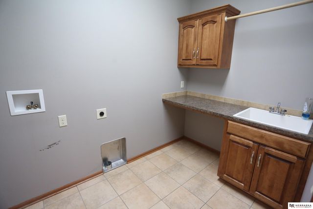 8536 S 102nd Street, La Vista, NE 68128