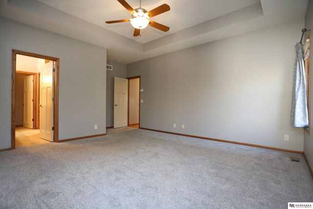 8536 S 102nd Street, La Vista, NE 68128